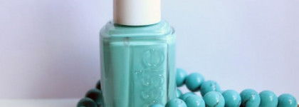 Летнее небо с Essie in-the-cabana