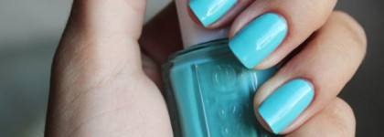 Летнее небо с Essie in-the-cabana