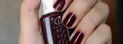 Кровавый бордовый от Essie Bordeaux