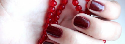 Кровавый бордовый от Essie Bordeaux