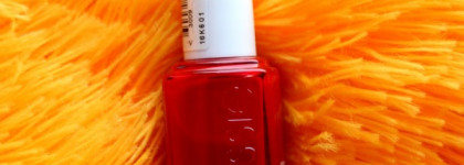 Ярко-красный Essie Aperitif