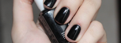 Строгий черный Essie Licorice