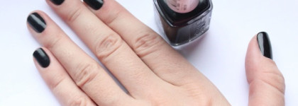 Строгий черный Essie Licorice