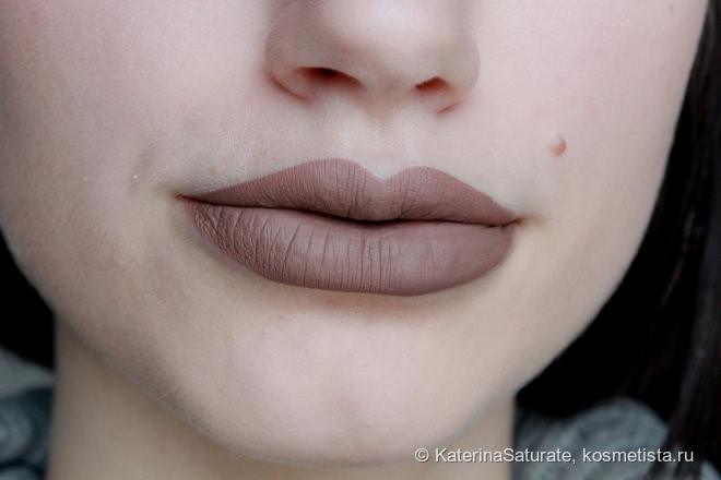 Согревающий кофе с Mac retro matte liquid lipstick в оттенке Cafe au chic