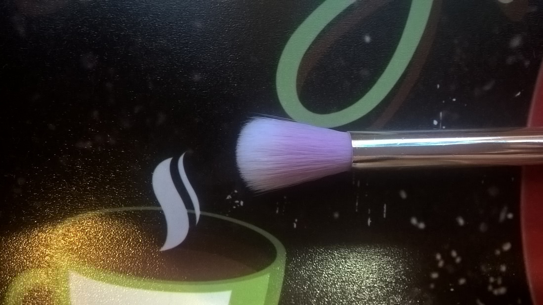 Кисть для макияжа essence precise eyeliner brush для гелевой подводки