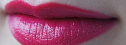 Лето - пора ярких красок вместе с лаком для губ от Rimmel Lip Lacquer Apocalips № 303 Apocaliptic