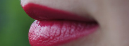 Лето - пора ярких красок вместе с лаком для губ от Rimmel Lip Lacquer Apocalips № 303 Apocaliptic