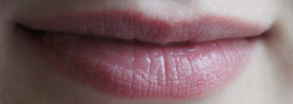 Лето - пора ярких красок вместе с лаком для губ от Rimmel Lip Lacquer Apocalips № 303 Apocaliptic