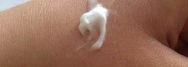 Маленький помощник в борьбе с сухостью рук The Face Shop Lovely Meex Mini Pet Perfume Hand Cream №1 Baby powder