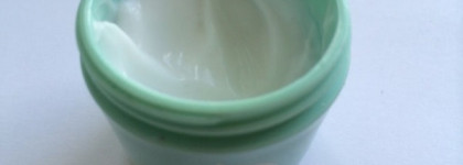 Маленький помощник в борьбе с сухостью рук The Face Shop Lovely Meex Mini Pet Perfume Hand Cream №1 Baby powder