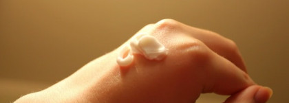 Зима-холода, всё как будто изо льда, поэтому ручки беречь нужно! Средства для рук от Le Petit Marseillais, Organic Shop, Yves Rocher, Shiseido