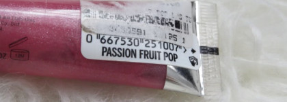 Блеск для губ Victoria`s Secret Shiny kiss flavored gloss parfume # Passion fruit pop