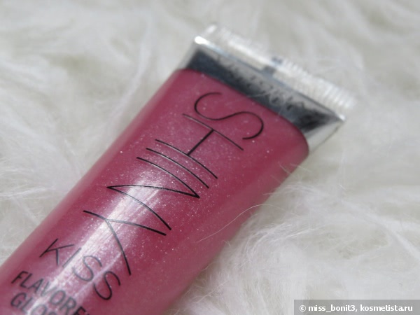 Блеск для губ Victoria`s Secret Shiny kiss flavored gloss parfume # Passion fruit pop