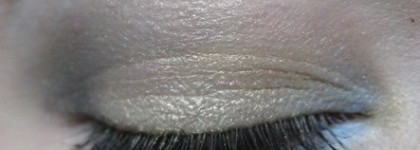 Нежность с Shiseido Luminizing Satin Eye Color Trio Opera- GD804