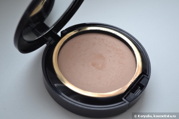Компактная пудра Estee Lauder Invisible Powder Makeup в оттенке 1N1 121