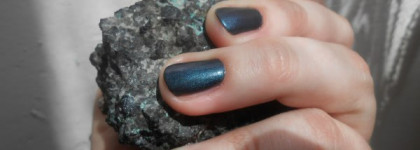 Essie №90 Dive Bar - глубины океана и морские жители