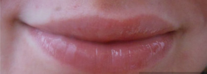 Группа "Карамельки" - блески и помады сладких оттенков (Clarins, Benefit, Beyu, L'oreal)