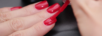 Маникюр с красным лаком обязан быть идеальным - CND Vinylux #158 Wildfire