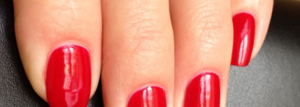 Маникюр с красным лаком обязан быть идеальным - CND Vinylux #158 Wildfire
