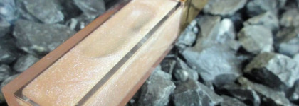 Золото на губах с блеском Yves Saint Laurent Golden Gloss Shimmering Lip Gloss # 53 в оттенке Golden Pearl