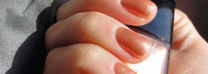 Chanel le vernis nail colour 179 Gold Shimmer - незаменимый летний аксессуар