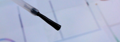 Мои фавориты  в уходе за ногтями Sally Hansen Nail & Cuticle Oil и   Sally Hansen Diamond Strength Diamond Shine Base & Top Coat