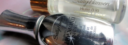 Мои фавориты  в уходе за ногтями Sally Hansen Nail & Cuticle Oil и   Sally Hansen Diamond Strength Diamond Shine Base & Top Coat