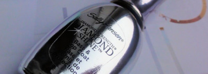 Мои фавориты  в уходе за ногтями Sally Hansen Nail & Cuticle Oil и   Sally Hansen Diamond Strength Diamond Shine Base & Top Coat