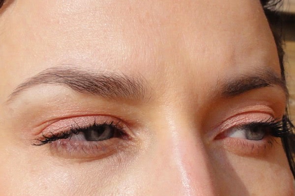 Моно-тени для век с шелковистой текстурой и эффектом сияния Shiseido Luminizing Satin Eye Color PK 319 Peach