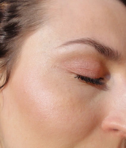 Моно-тени для век с шелковистой текстурой и эффектом сияния Shiseido Luminizing Satin Eye Color PK 319 Peach