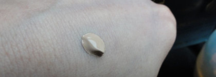 Тональное средство с эффектом сияния Shiseido Future Solution LX Total Radiance Foundation SPF 15 #I 20 Natural Light Ivory