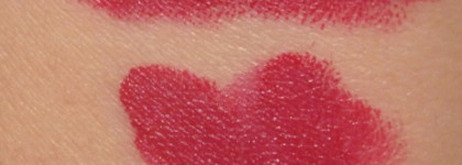 Красное вино на губах. Ultra Colour Rich Moisture Seduction Lipstick от Avon, оттенок Red Kiss