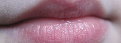 Ягодная алхимия с блесками для губ Moisture Seduction Lip Gloss от Avon