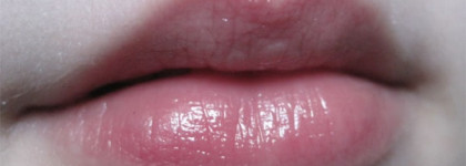 Волшебный горшочек - универсальное смягчающее средство от Oriflame Tender Care Protecting Balm Blackcurrant, Tender Care Protecting Balm Cherry и Tender Care Protecting Balm Almond