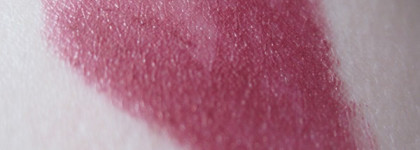 Сливовый космос. Губная помада Ultra Colour Rich Moisture Seduction Lipstick от Avon, оттенок Mocha Plum
