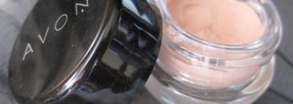 Нет, только ей пою я дифирамбы!(с) База под тени Avon Eye Shadow Primer Light Beige от Avon