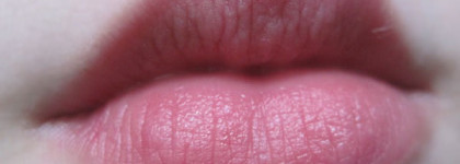 К западу от Октября. Губная помада Avon Ultra Color Bold Lipstick в оттенках 25910 Bold Bordeaux, 27258 Ruby Shock и 27288Sangria Shock