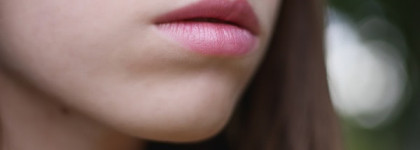 Помада Oriflame Power Shine Satin Lipstick оттенок Дивный Клевер