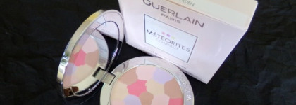 Компактная пудра для совершенного сияния Guerlain Meteorites Compact Light-Revealing Powder в оттенке 04 Dore/Golden