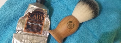 Мужская полочка - все, что требуется моему супругу в процессе бритья