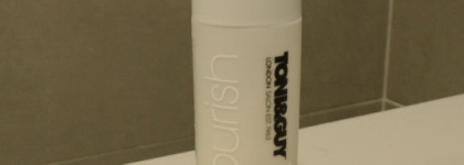Уходовые и укладочные средства для волос от Aussie и Toni & Guy