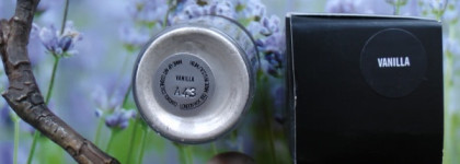 Из семейства Мас: Pigment Colour Powder Vanilla и Eye Shadow в оттенке # Vapour