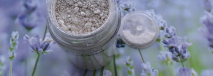 Из семейства Мас: Pigment Colour Powder Vanilla и Eye Shadow в оттенке # Vapour