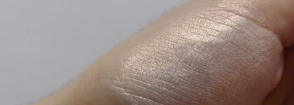 Из семейства Мас: Pigment Colour Powder Vanilla и Eye Shadow в оттенке # Vapour