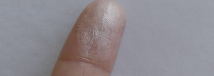 Светлые оттенки теней от Dior, Laura Mercier, Clarins, Catrice и the Balm