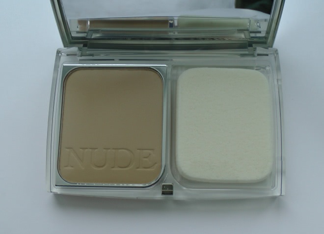 Пудра Diorskin Nude Compact Natural Glow Radiant Powder Foundation SPF 10 PA+++ в оттенке 020 Light Beige