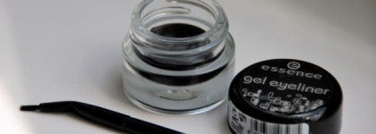 Гелевая подводка Essence Gel Eyeliner 01 Midnight in Paris