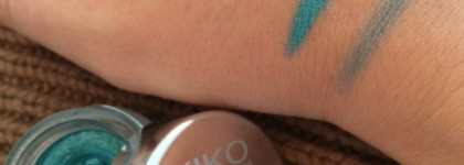 Kiko Colour Shock Long Lasting Eyeshadow в оттенке #107 Inspiration Emerald и #102 Revolutionary Burgundy