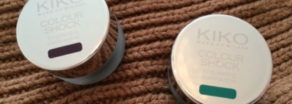 Kiko Colour Shock Long Lasting Eyeshadow в оттенке #107 Inspiration Emerald и #102 Revolutionary Burgundy