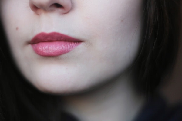 Estee Lauder Pure Color Envy Sculpting Lipstick в оттенках 410 Dynamic и 240 Tumultuous Pink